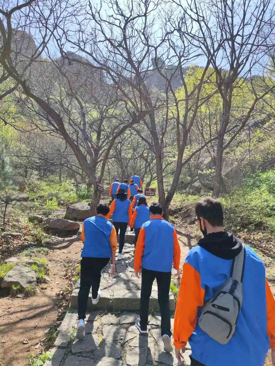 潔晶集團組織“傳遞青春正能量,共筑潔晶百年夢”青年團建活動