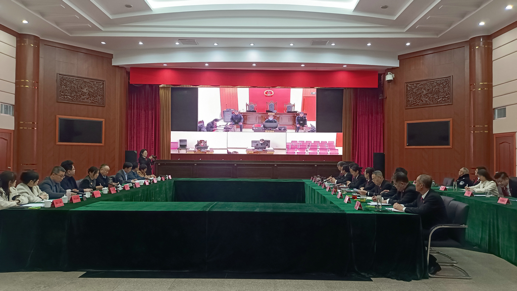 20241212潔晶集團(tuán)總裁林成彬應(yīng)邀參加日照市中級人民法院特邀監(jiān)督員座談會1 20241212潔晶集團(tuán)總裁林成彬應(yīng)邀參加日照市中級人民法院特邀監(jiān)督員座談會1